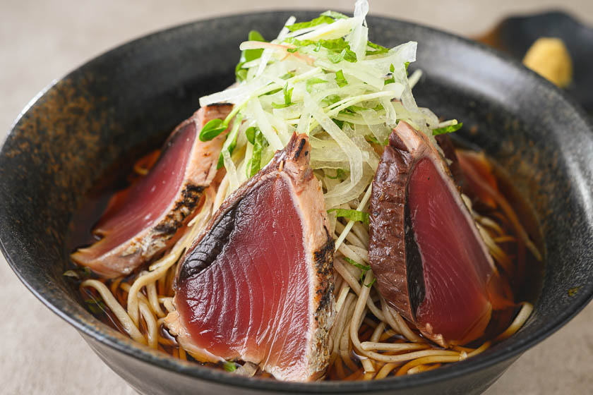 香味野菜と鰹の冷やし蕎麦