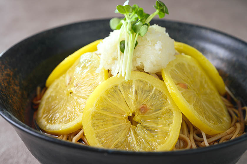オリーブ薫るレモン蕎麦